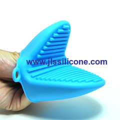 Cattle shape silicone oven mitt with safe silicone