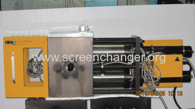 Double pillar continuous screen changer/melt filter