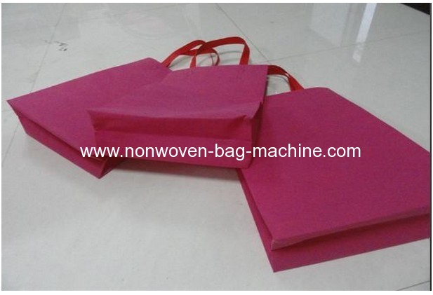 Automatic tridimensional nonwoven bagmaking machine