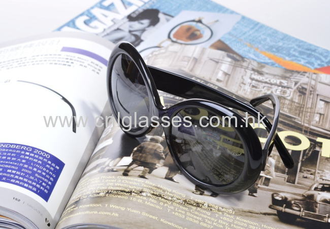 Prada style fashionable round sunglasses for men and women