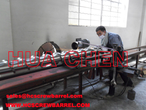 Bimetallic nitrided screw barrel for plastic extruders