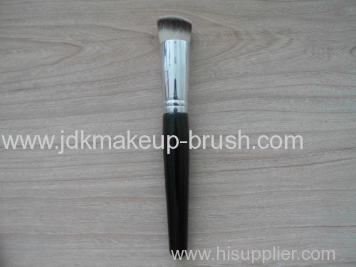 Angle Foundation Cosmetic Brush