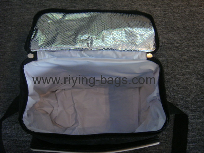 Handled cooler picnic bag 