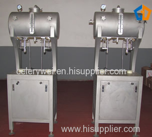 Bottle filling machine with double head