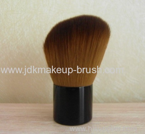 Cosmetic angled kabuki brush