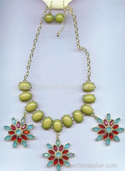 floral dangling stone necklace
