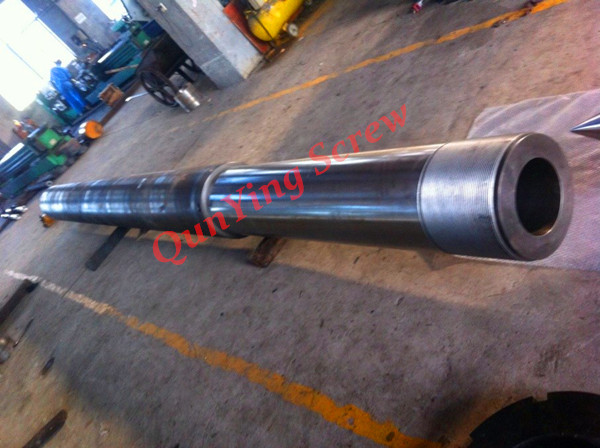 huge injection screw and cylinder(diameter 215mm)