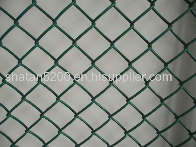 Chain wire mesh fencing