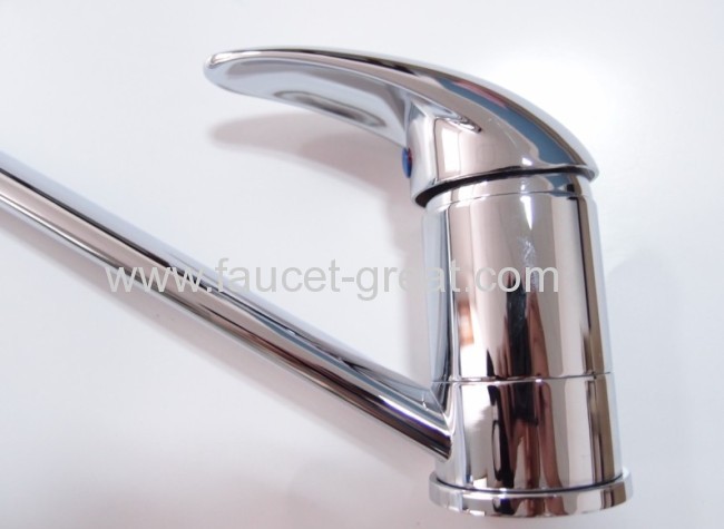 Single Handle Cold And Hot Water Kitchen Faucet