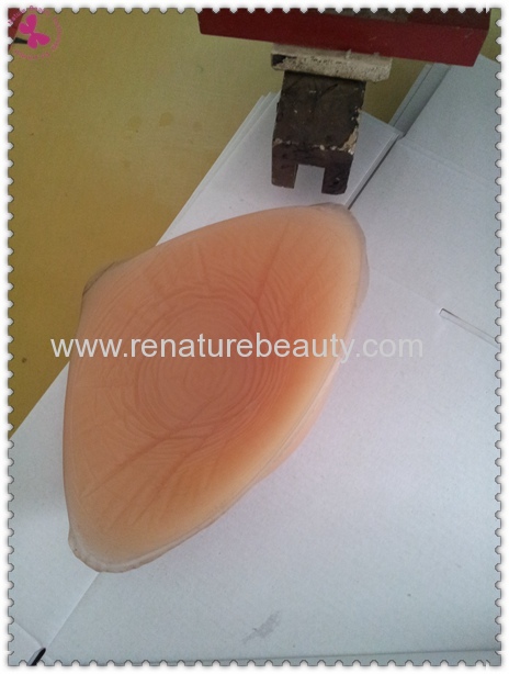 Realistic silicone breast prosthesis with the Super lifelike nipples