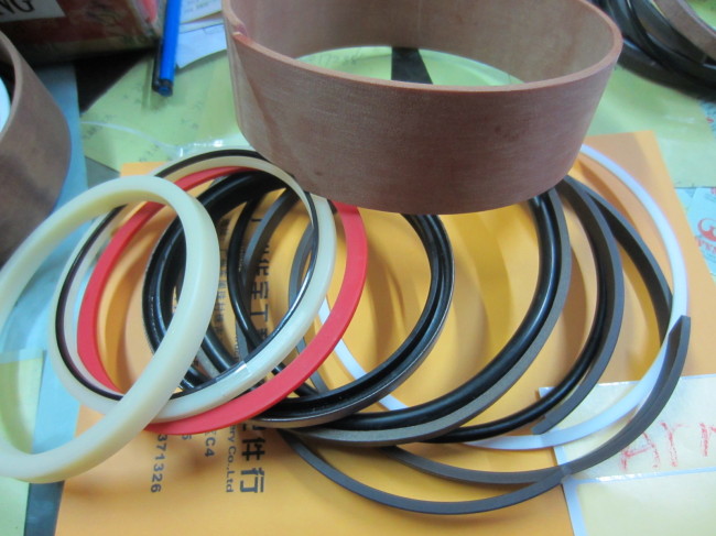 E330 ARM CYLINDER SEAL KIT