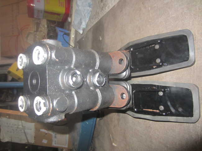 FOOT CONTROL VALVE FOR EXCAVATOR