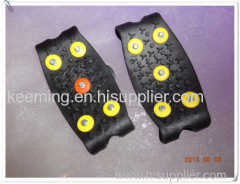 ice gripper with spikes shoe cover to avoid slips and falls