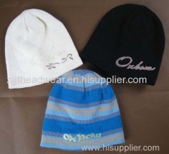 Ladies 6 darts knitted beanie with embroidery
