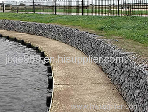 Woven gabion suitable for any foundation condition
