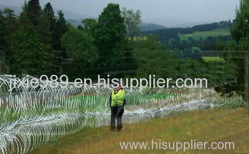 Mobile security barrier as temporary fence for quick installation