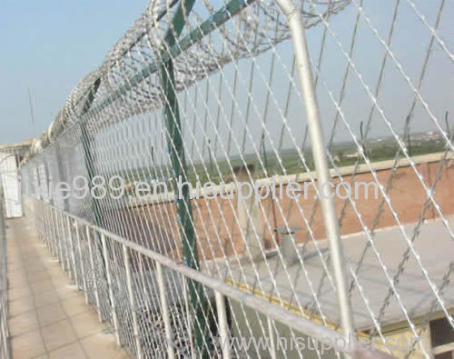 Welded razor wire mesh gives a high-security protective fence