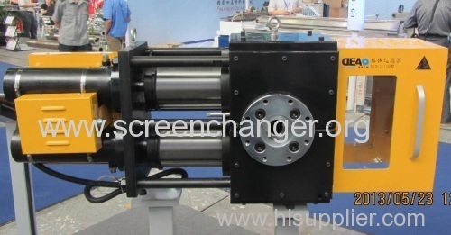 Plastic extruder continuous screen changer