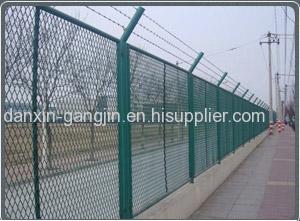 Separation net (fence) for highway 