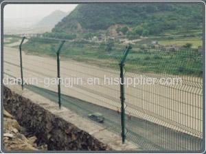 Separation net (fence) for highway 