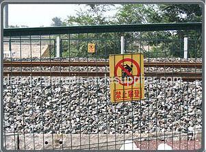 Separation net (fence) for railway 