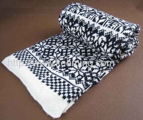 Classic black and white jacquard scarf