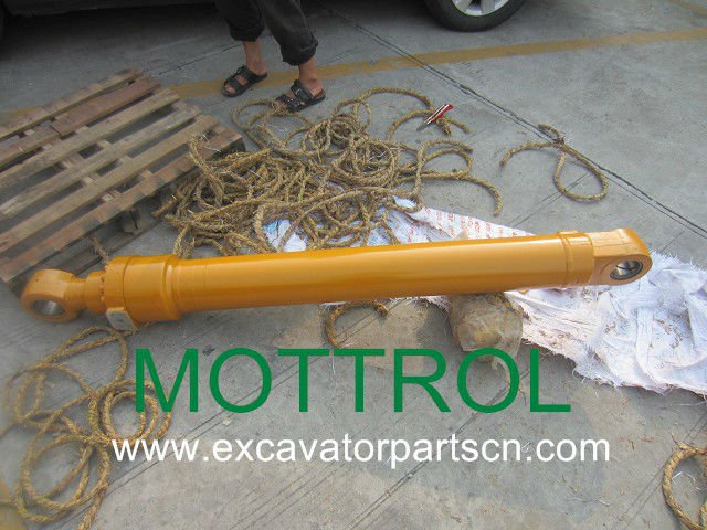 PC200-5 BUCKET HYDRAULIC CYLINDER ASSY