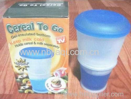 Durbale plastic salad cup with spoon/breakfast cup /cereal and milk seperately cup