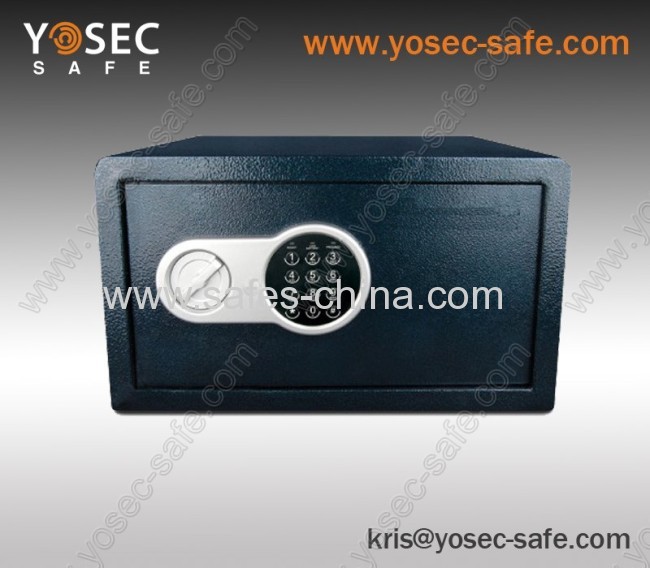 Electronic safe with digital safe lock