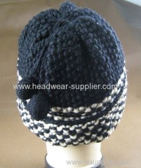 HEAVY WARM HAND HAT WITH TWO SMALL POMPON ON THE TOP