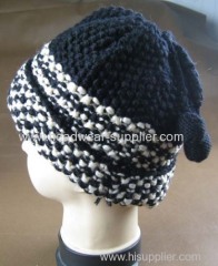 HEAVY WARM HAND HAT WITH TWO SMALL POMPON ON THE TOP