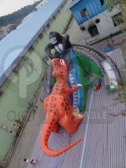 Inflatable king kong dinosaur fight gaint slide