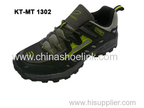 High quality China men trekking shoes with shock absorption outsole
