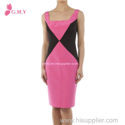 lady sleeveless knee length dress