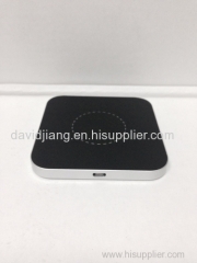 Qi wireless charger for smartphone