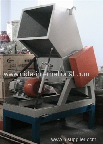 waste plastic recycling.shredding and crushing