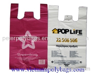 Plastic bag with T-shirt handle