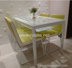 Simple And Stylish Atmosphere Dining Table