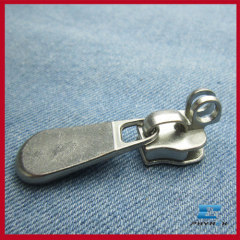 Key locking zipper sliders