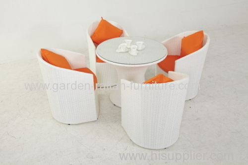 White Wicker Outdoor Dinner Tables And Chairs