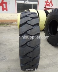 Scraper wide-body dump truck Engineering tire Universal tire