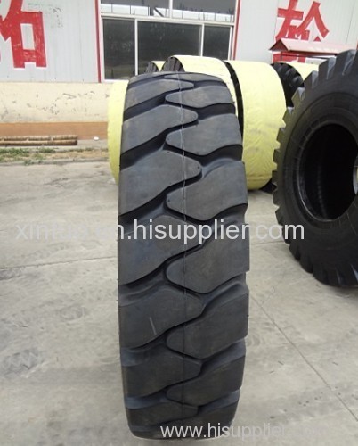 Scraper and wide-body dump truck tyres