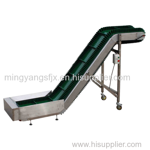 Large angle belt conveyor