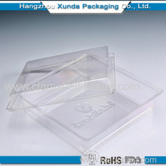 clear plastic clamshell containers