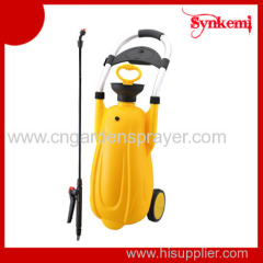 16L plastic hand garden sprayer with wheels