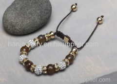 Han Fung Jewelry devotes itself to providing the fashion jewelry to the women all over the world with high quality and c