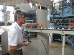 compression molding machine for plastic caps