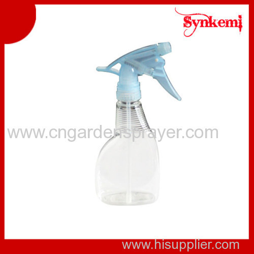 Plastic trigger spray bottle