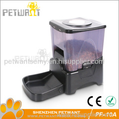 Large capacity pet feeder