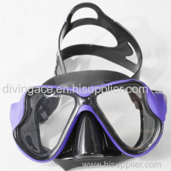 Scuba diving mask with Rubber treatment and liquid silicone